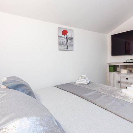 Apartments Cro Adria Stay Medulin Exterior photo